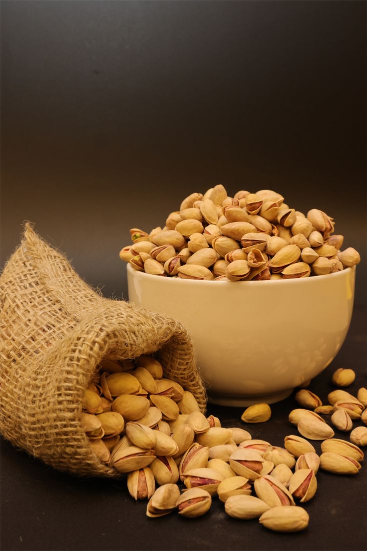 Premium Quality Tropical Nut Raw Cashews Nut Dry Fruits (1 x 250 g)